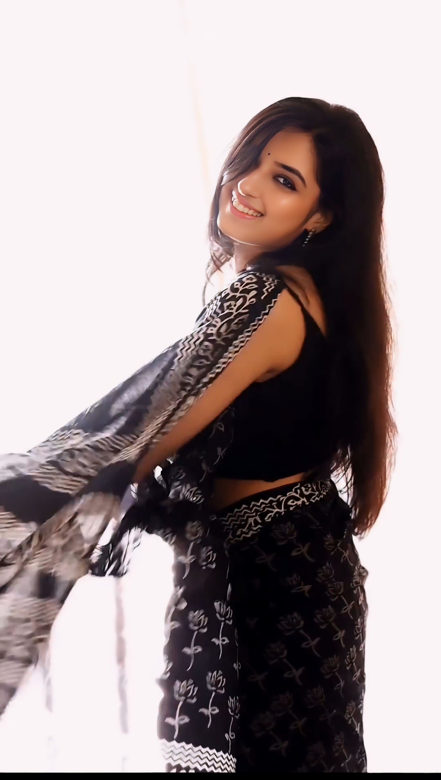 Black & White Floral Printed Linen Ready To Wear Saree