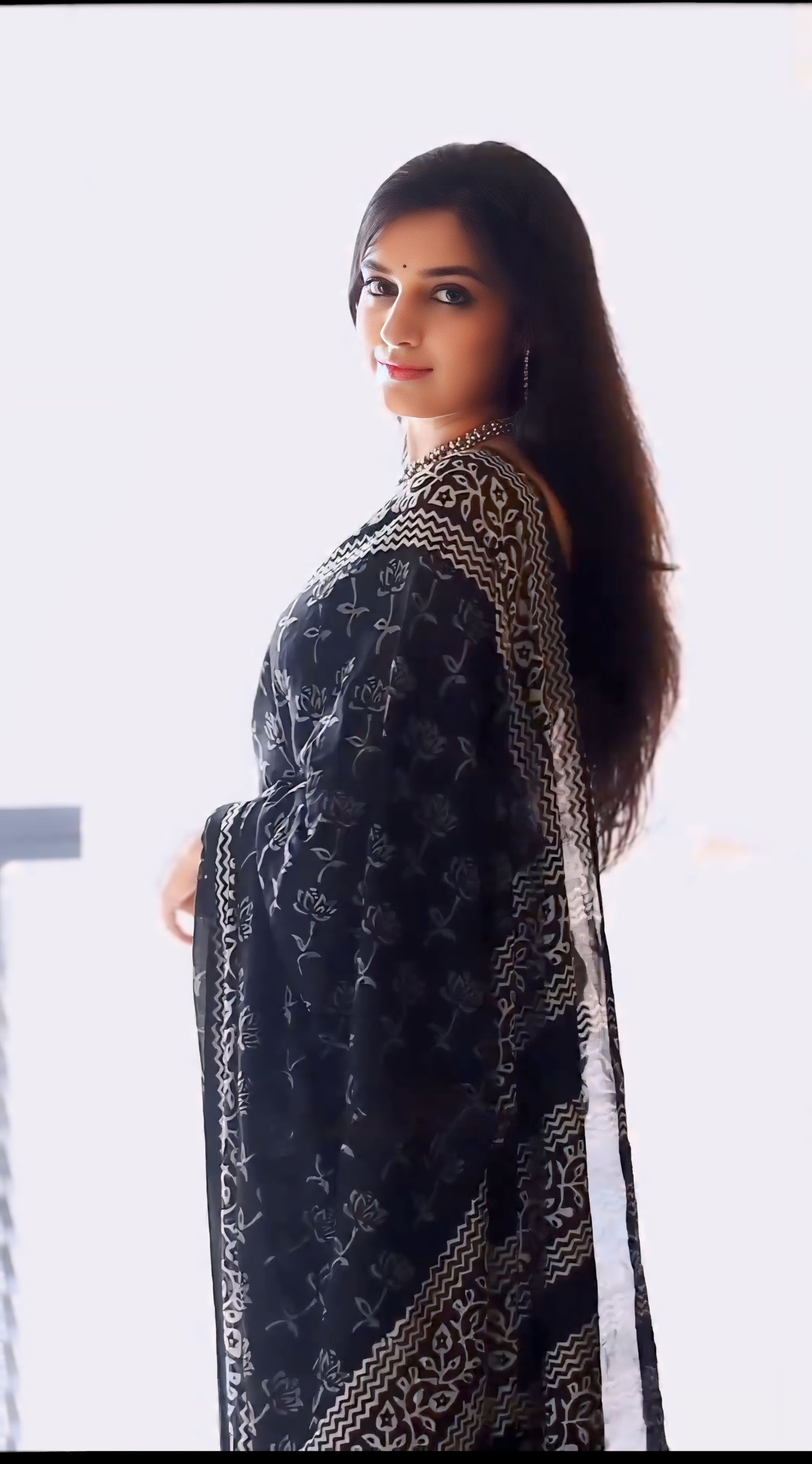 Black & White Floral Printed Linen Ready To Wear Saree