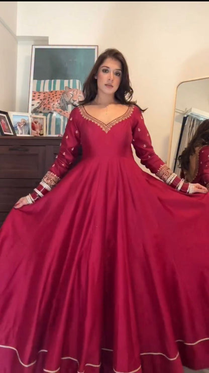 Magenta Chinon Silk Designer Gown Set with Digital Print Dupatta