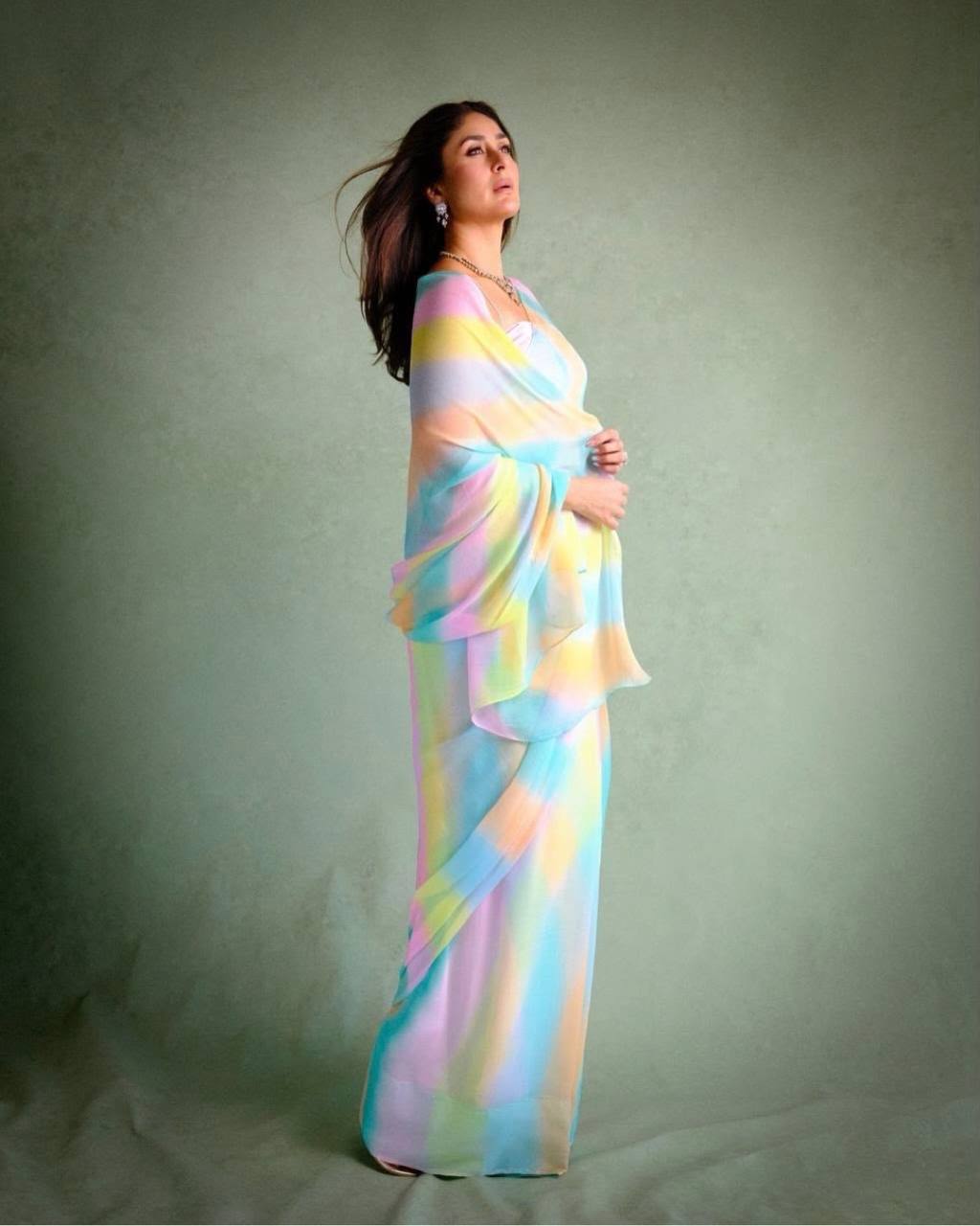 Digital Print Saree for Women in Silver Chiffon Fabric